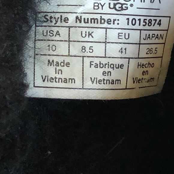 Koolaburra by UGG Black Sherpa lined boot. 10 - Picture 6 of 8